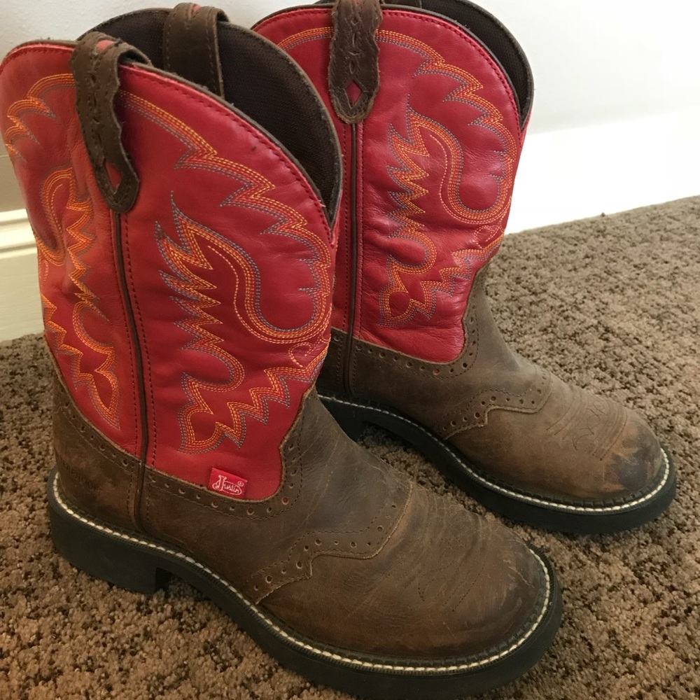 cowgirl boots size 9 (Justin boots)